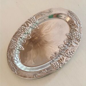 Wilton Armatale Large Oval Grape Tray, silver (aluminum alloy)